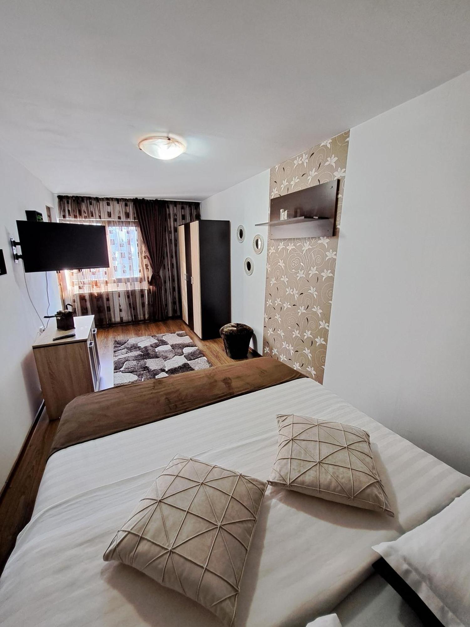 Shelby Accommodation -Adult Only- Sinaia Eksteriør billede