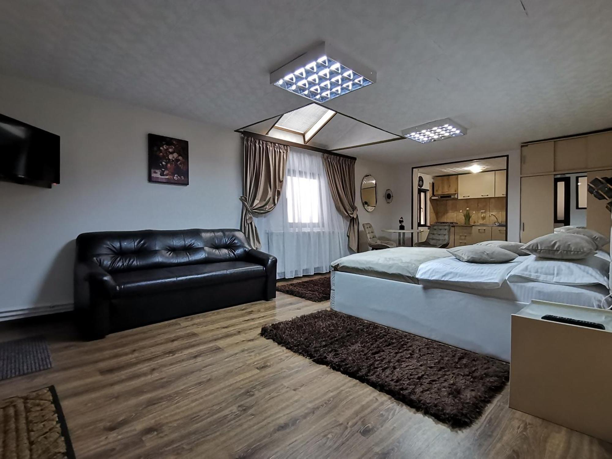 Shelby Accommodation -Adult Only- Sinaia Eksteriør billede