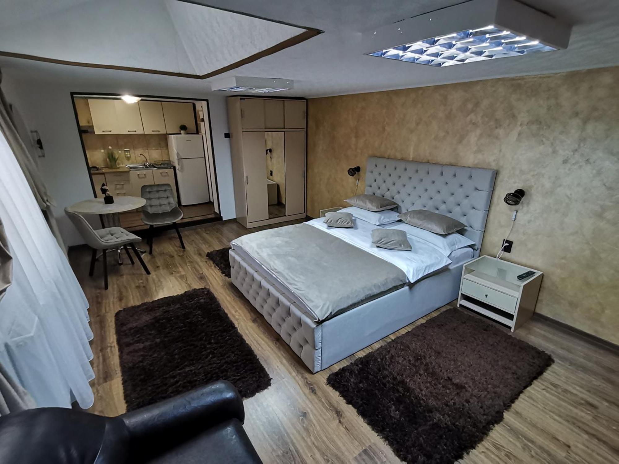 Shelby Accommodation -Adult Only- Sinaia Eksteriør billede