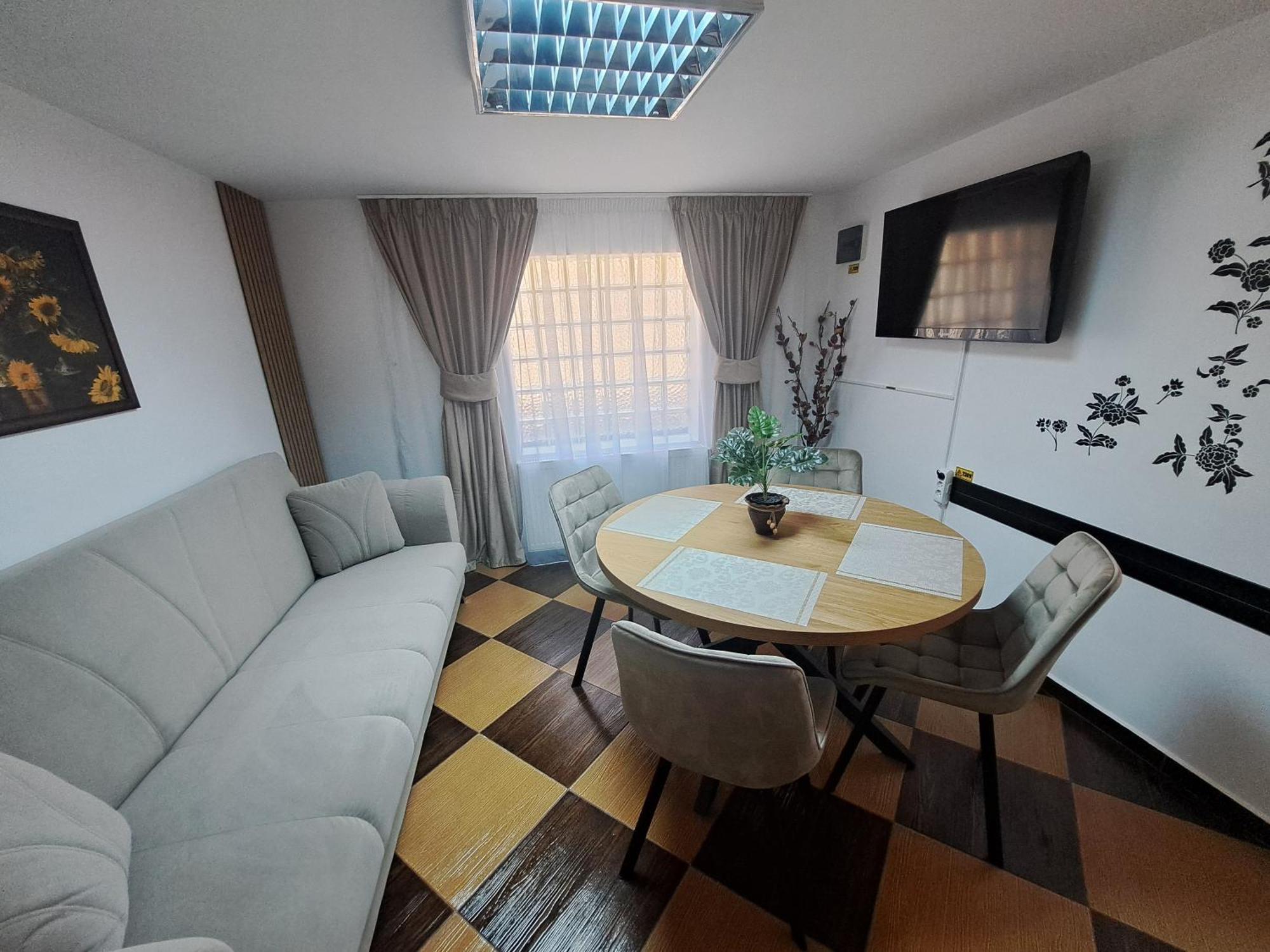 Shelby Accommodation -Adult Only- Sinaia Eksteriør billede