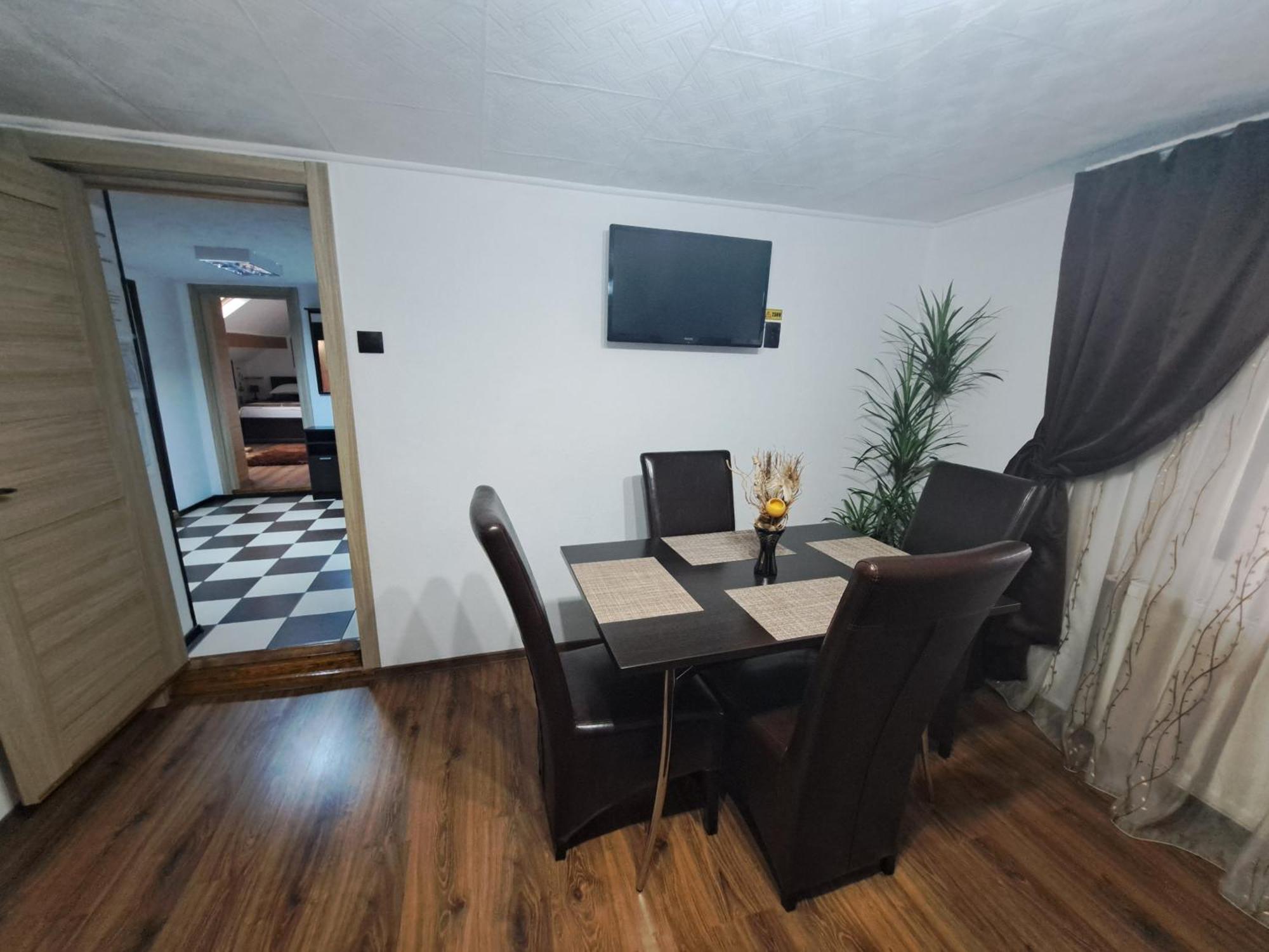 Shelby Accommodation -Adult Only- Sinaia Eksteriør billede